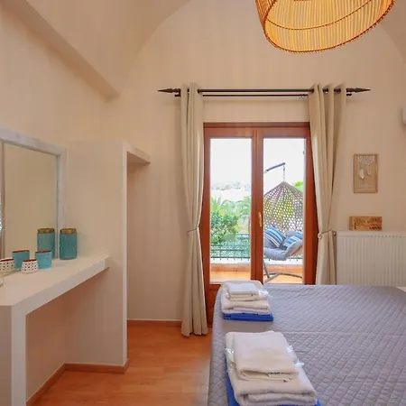 Helena Santorini- Private Plunge Pool & Bbq * מסאריה